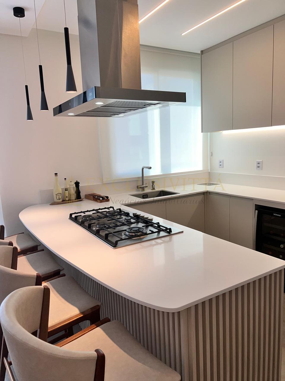 APARTAMENTO FINAMENTE MOBILIADO E EQUIPADO