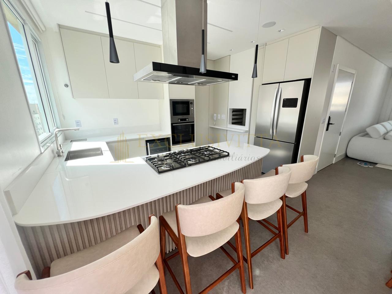 APARTAMENTO FINAMENTE MOBILIADO E EQUIPADO