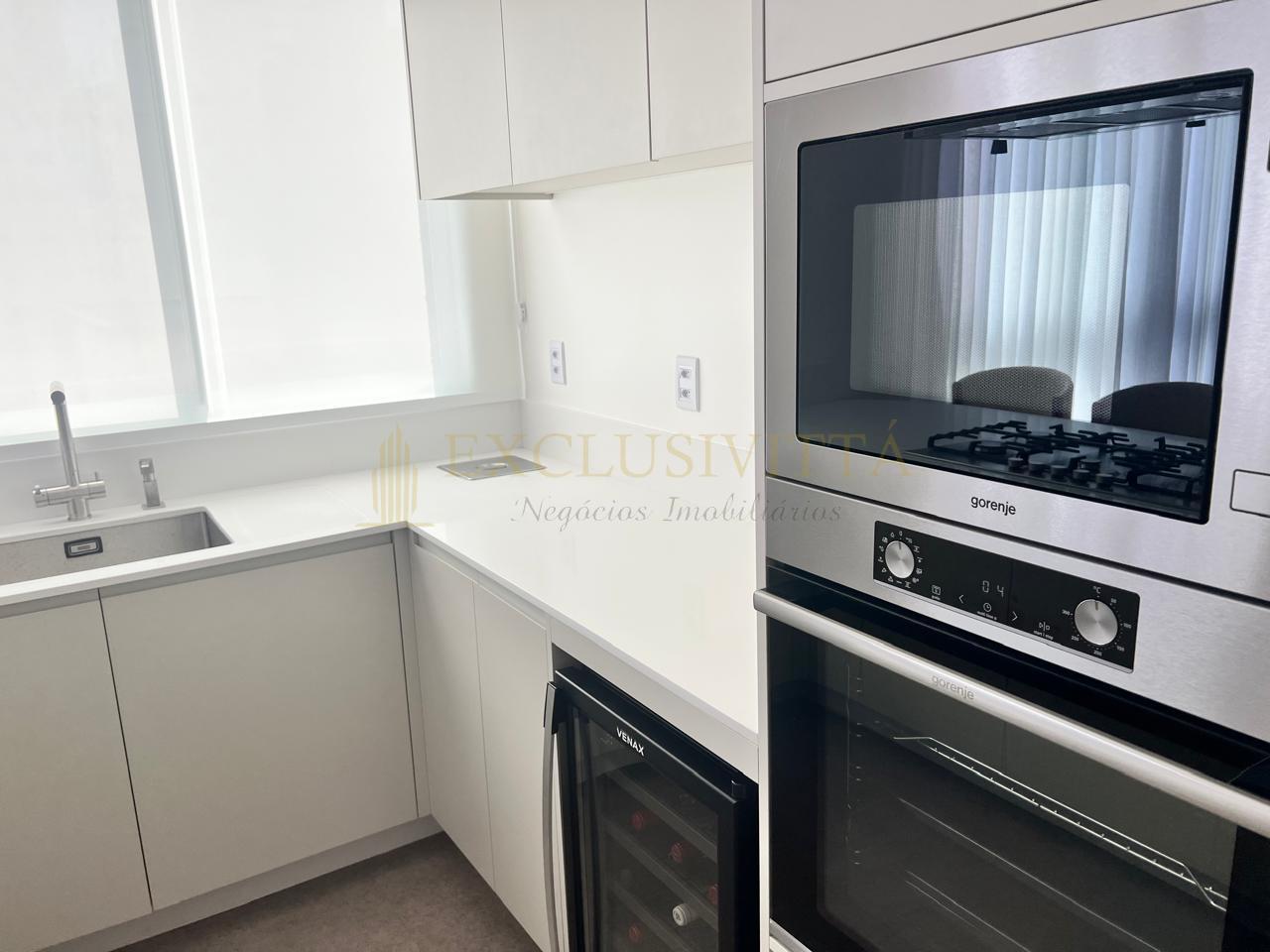 APARTAMENTO FINAMENTE MOBILIADO E EQUIPADO