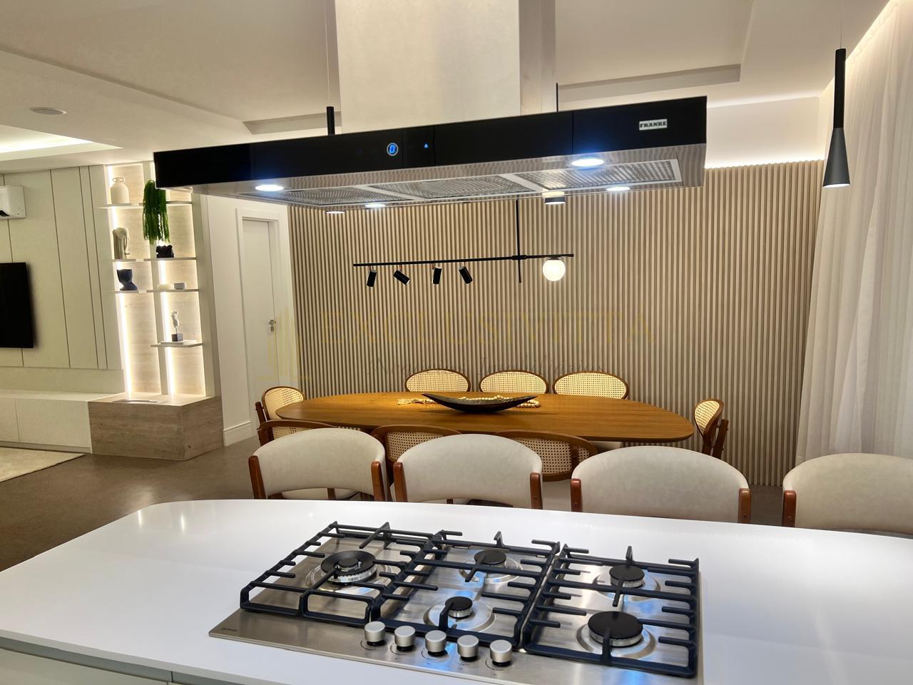 APARTAMENTO FINAMENTE MOBILIADO E EQUIPADO