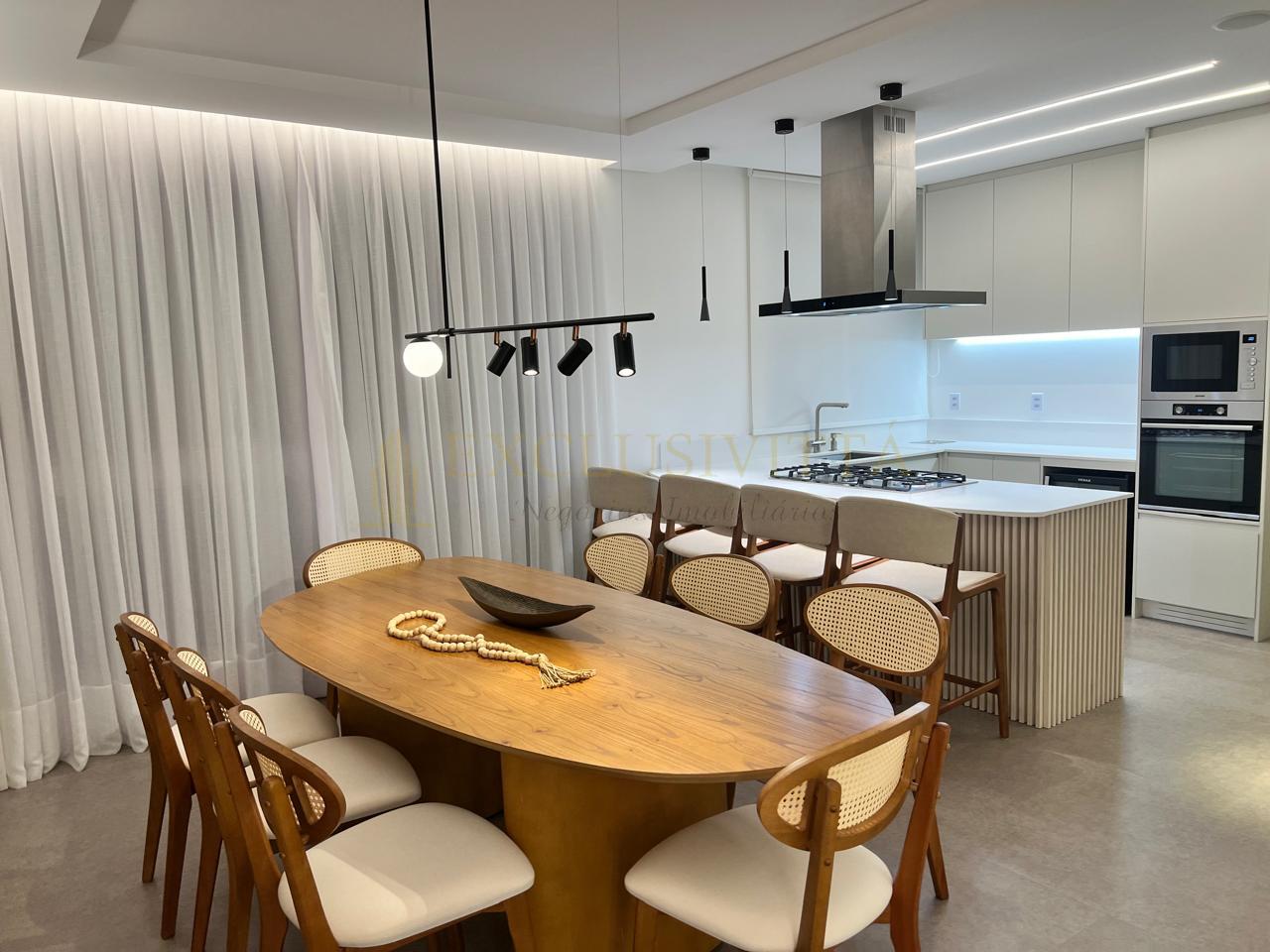 APARTAMENTO FINAMENTE MOBILIADO E EQUIPADO