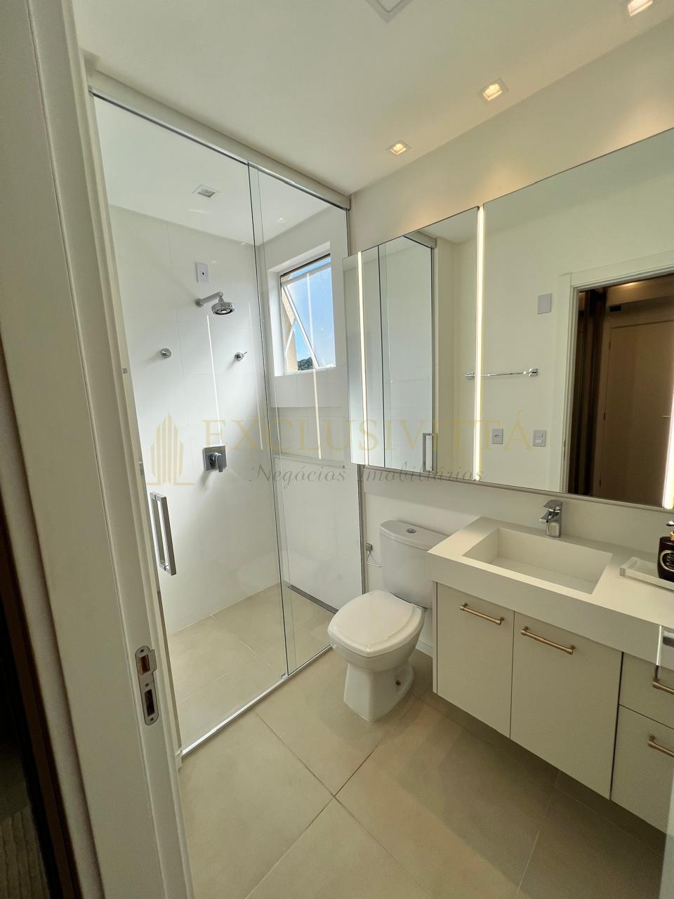APARTAMENTO FINAMENTE MOBILIADO E EQUIPADO