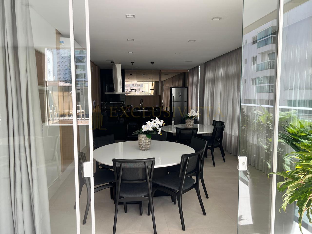 APARTAMENTO FINAMENTE MOBILIADO E EQUIPADO