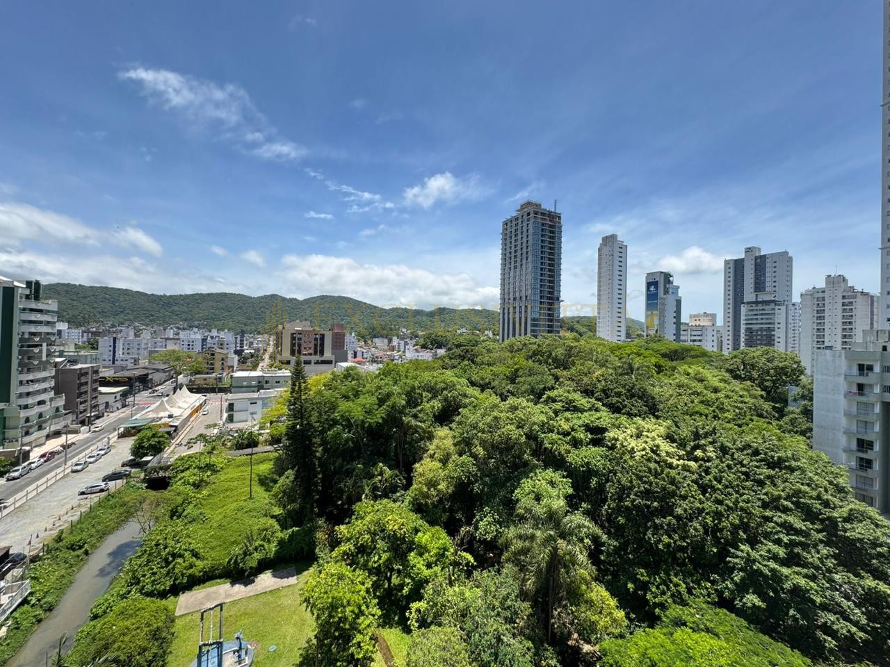 Apartamento 2 quartos para Venda no bairro Centro em Balneário Camboriú