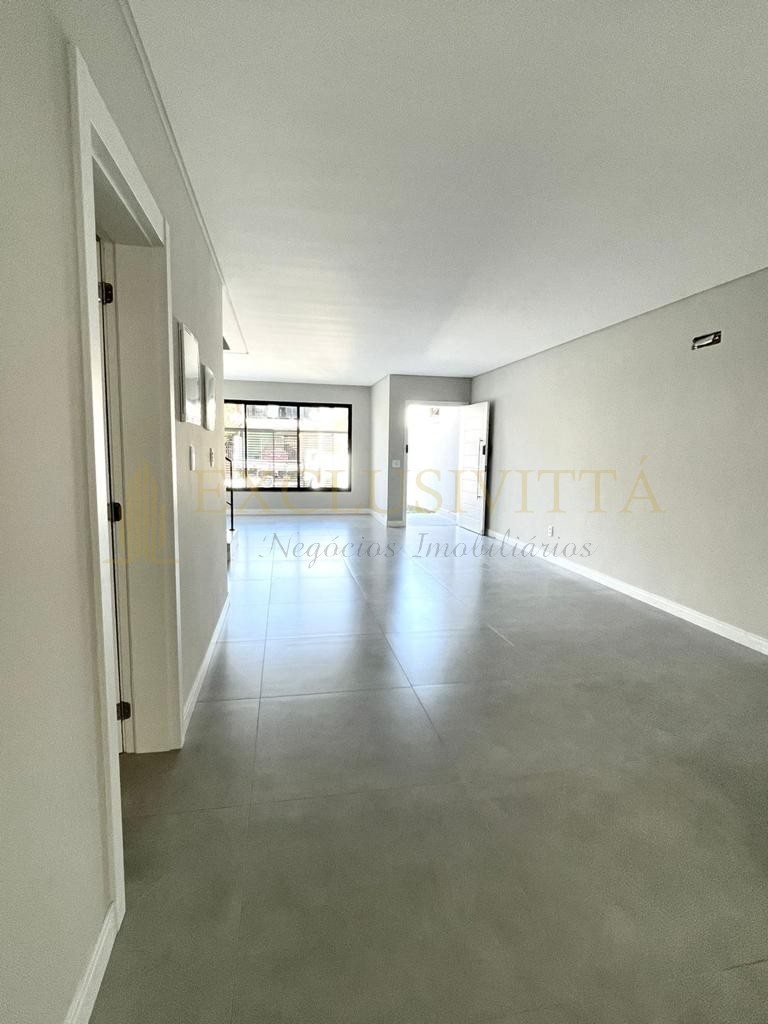 lindo sobrado região central de Balneário Camboriu