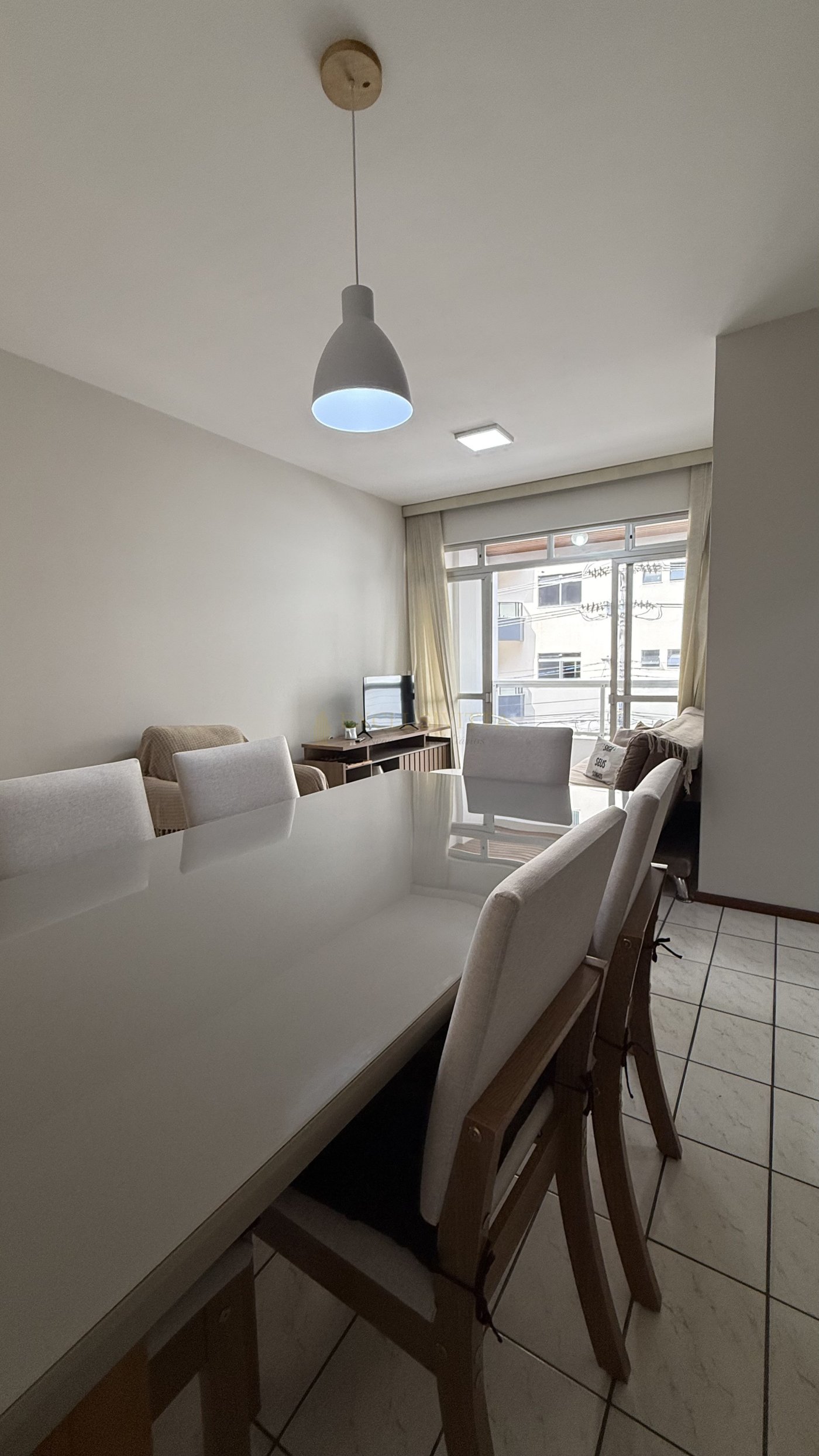Apartamento de dois quartos com ótima localizaçao