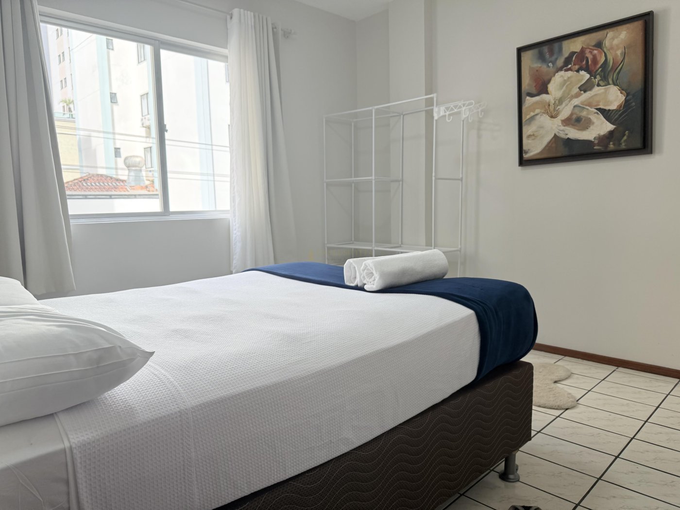 Apartamento de dois quartos com ótima localizaçao
