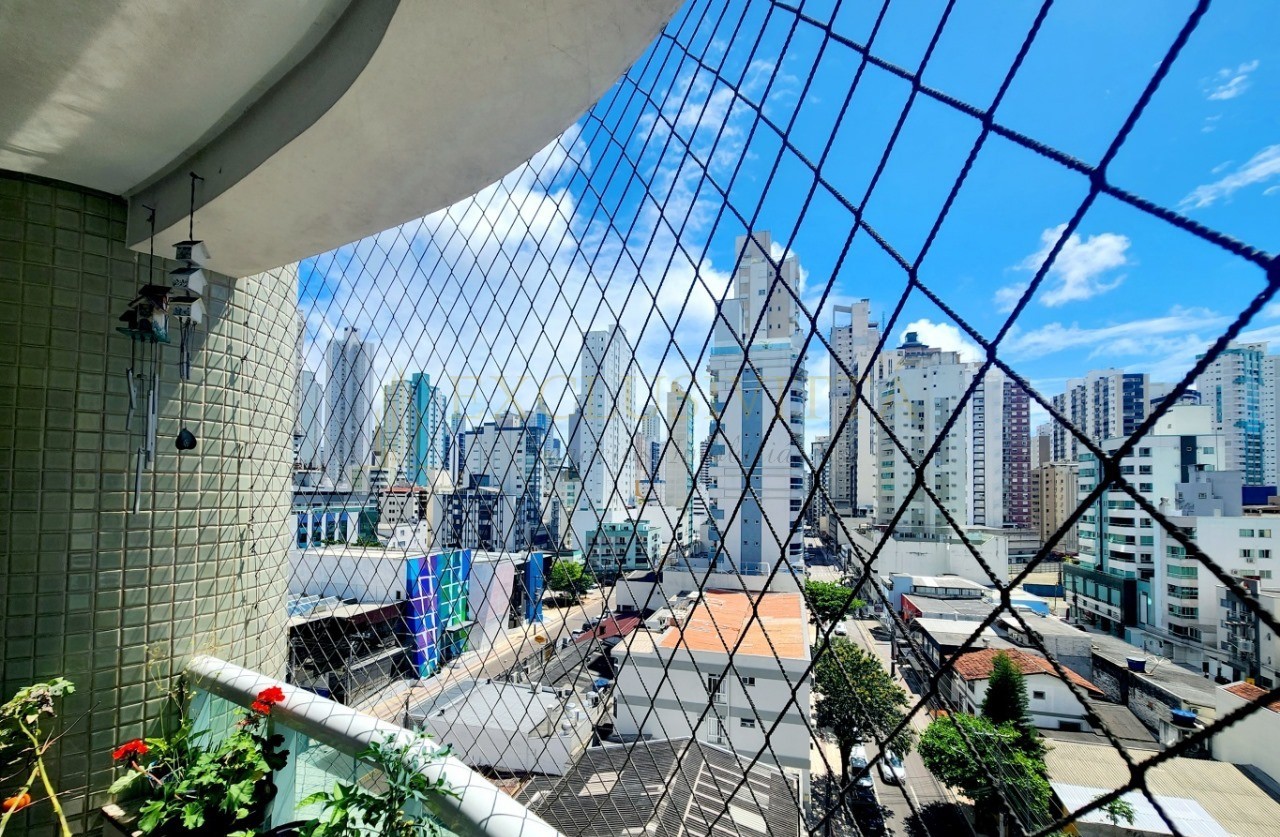 Apartamento Mobiliado à Venda no Centro de Balneário Camboriú
