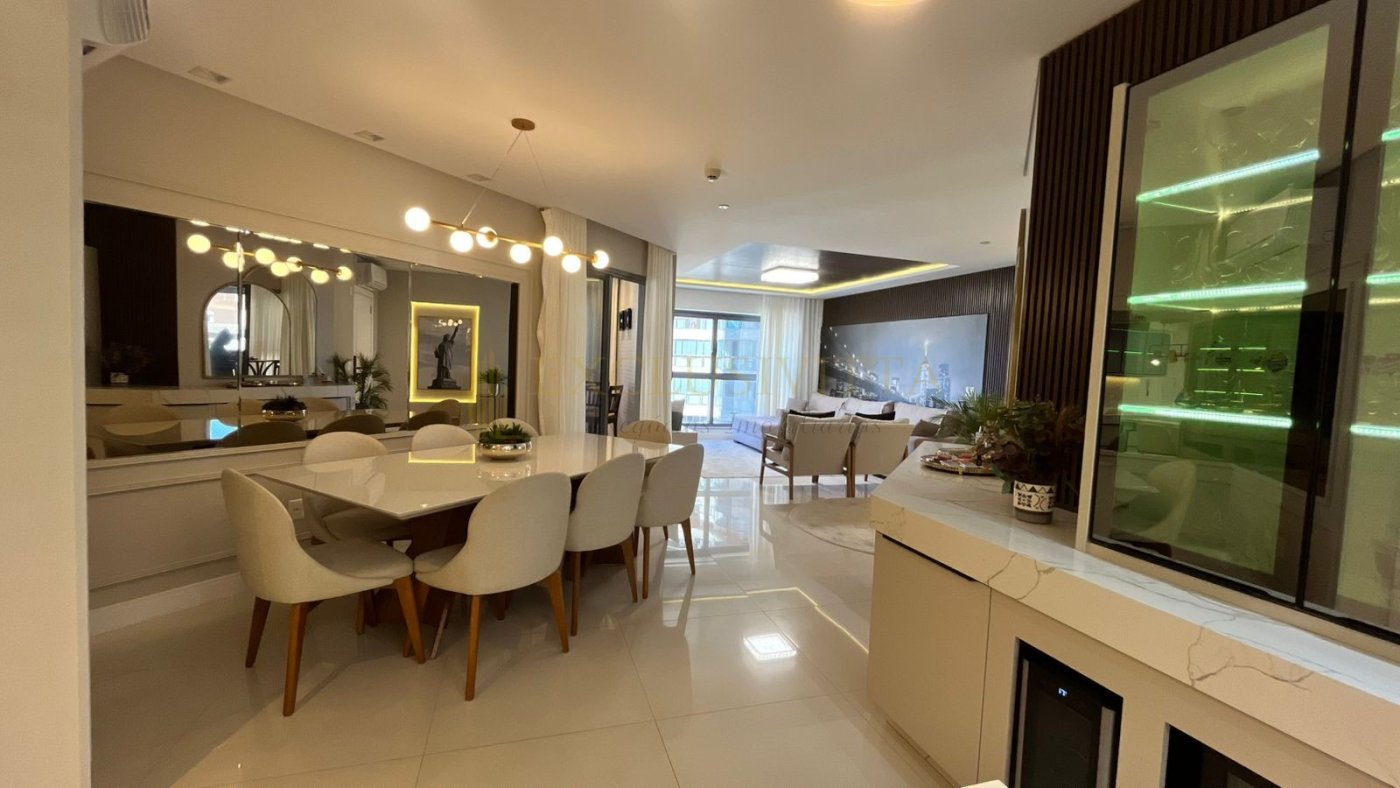 Apartamento ALTO PADRÃO 4 suítes - Locação Anual no Centro em Balneário Camboriú