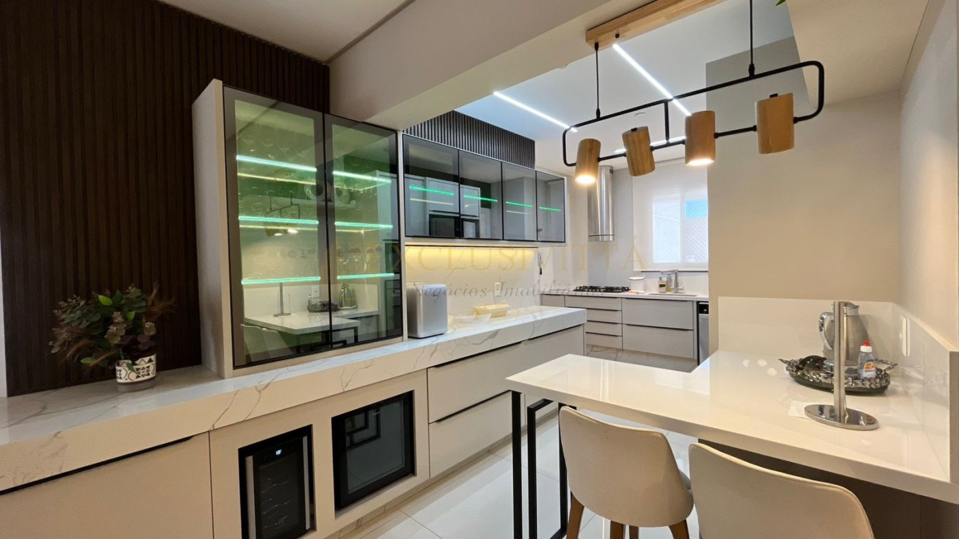 Apartamento ALTO PADRÃO 4 suítes - Locação Anual no Centro em Balneário Camboriú