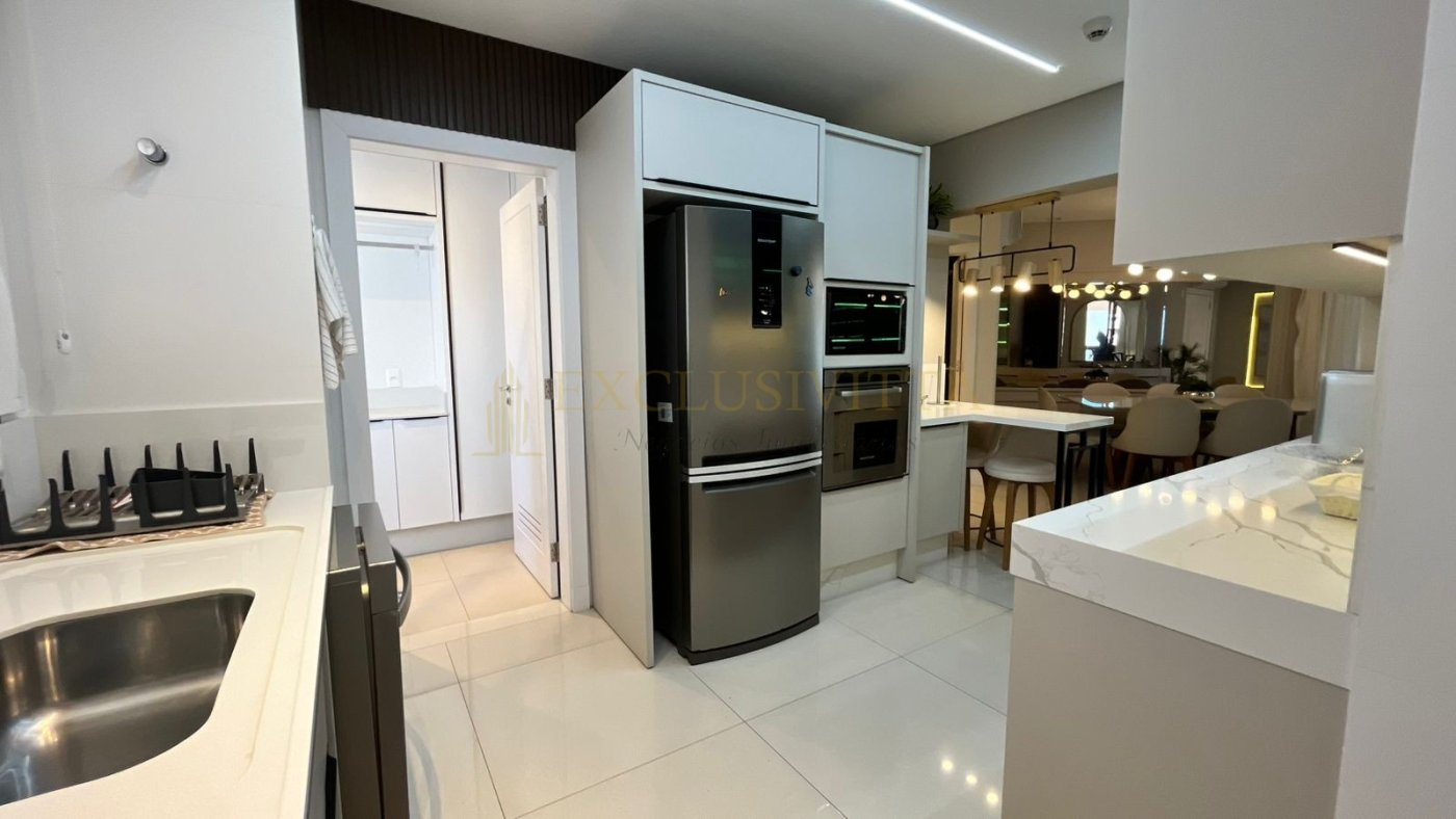 Apartamento ALTO PADRÃO 4 suítes - Locação Anual no Centro em Balneário Camboriú