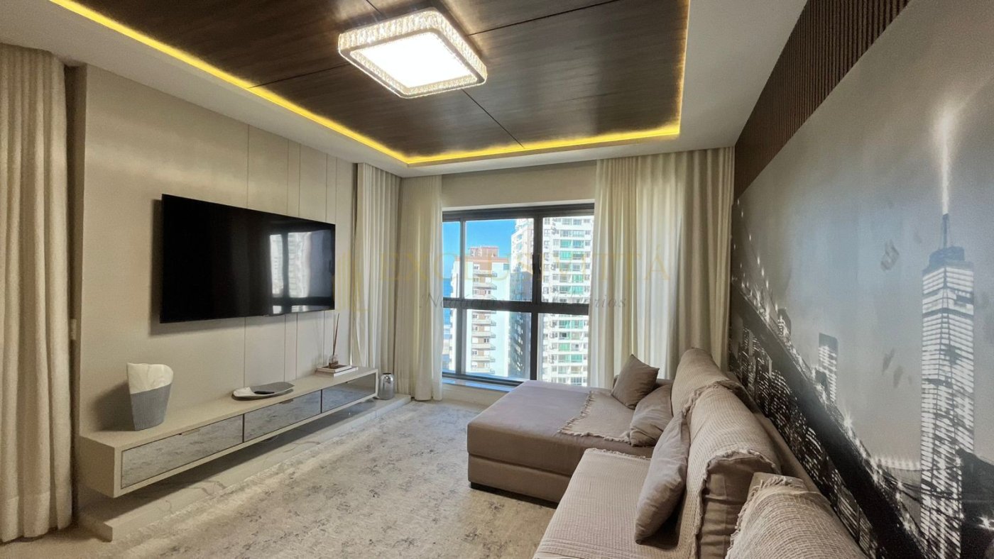 Apartamento ALTO PADRÃO 4 suítes - Locação Anual no Centro em Balneário Camboriú
