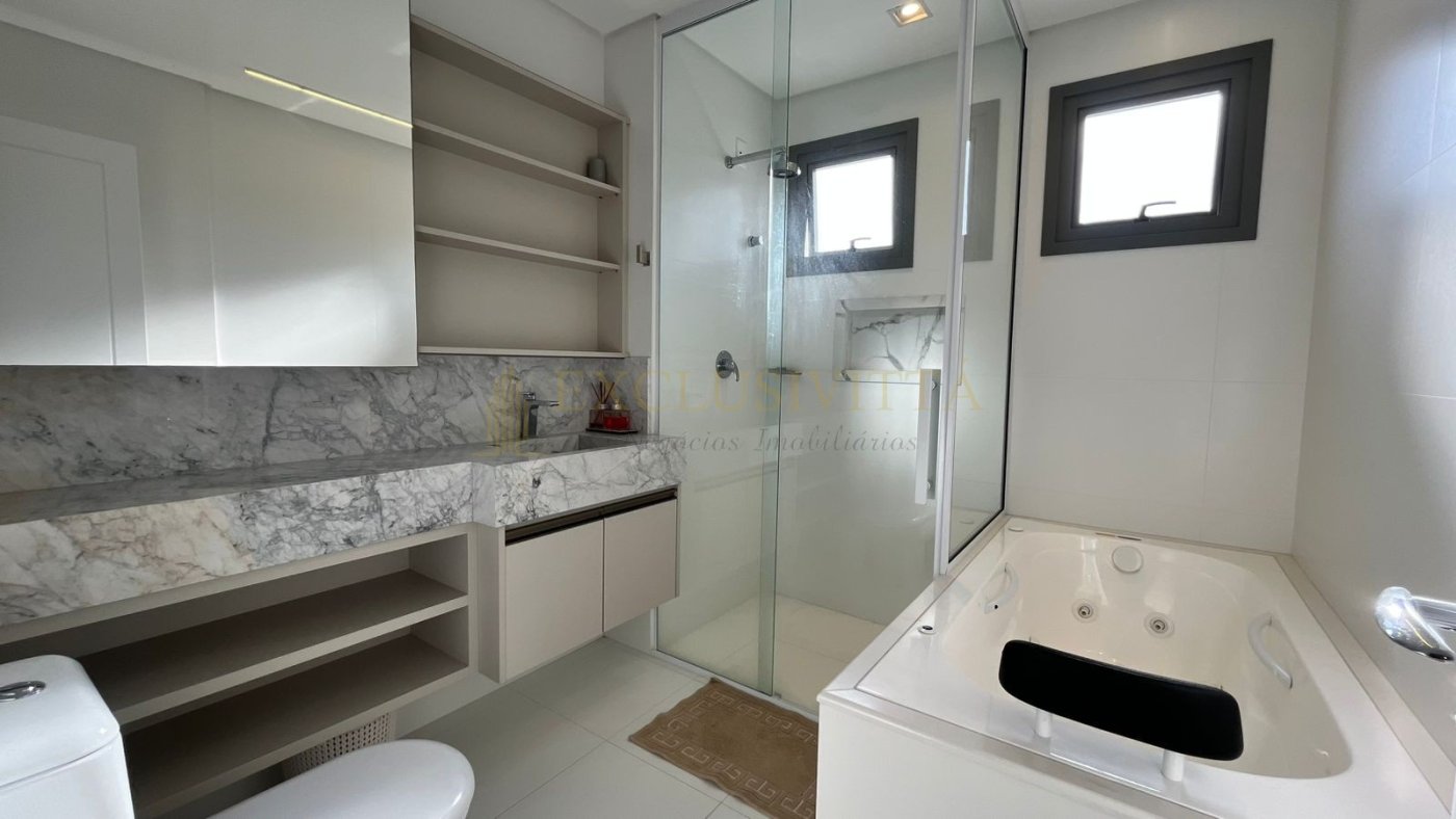 Apartamento ALTO PADRÃO 4 suítes - Locação Anual no Centro em Balneário Camboriú
