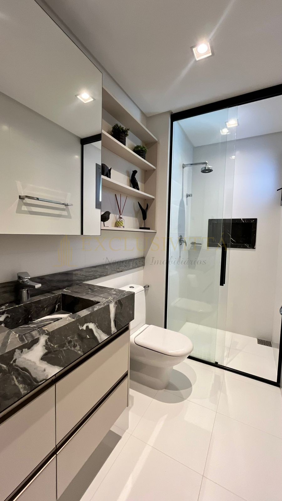 Apartamento ALTO PADRÃO 4 suítes - Locação Anual no Centro em Balneário Camboriú