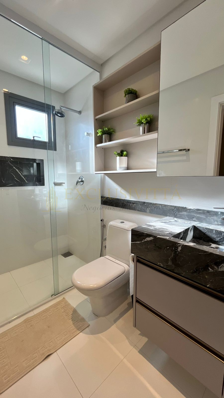 Apartamento ALTO PADRÃO 4 suítes - Locação Anual no Centro em Balneário Camboriú