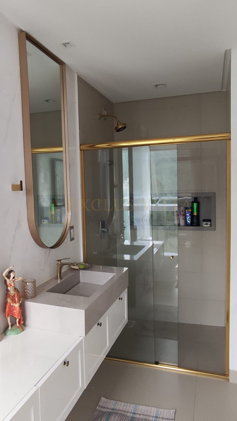 Lindo Apartamento com 4 suítes para Venda no bairro Pioneiros em Balneário Camboriú
