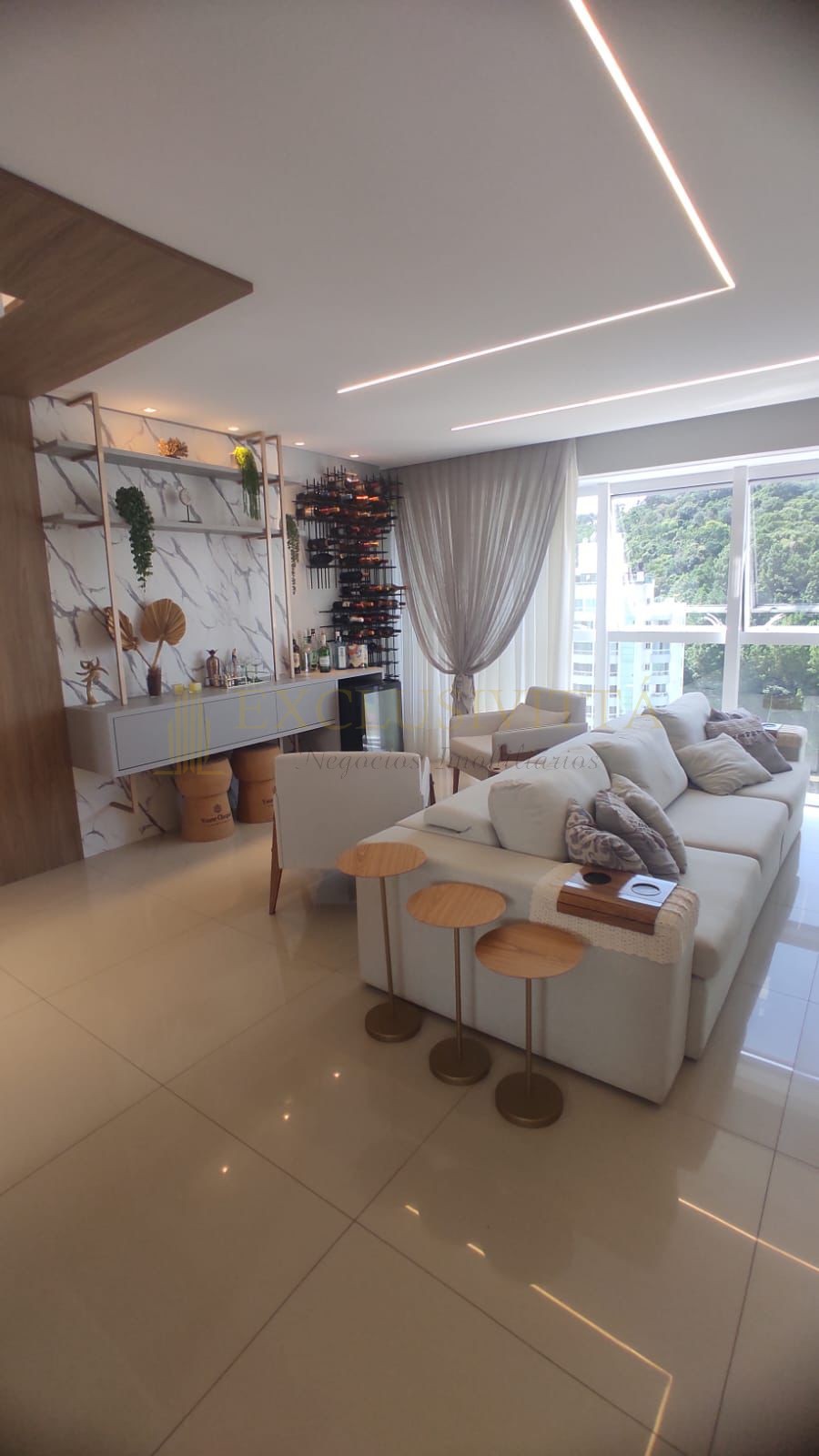 Lindo Apartamento com 4 suítes para Venda no bairro Pioneiros em Balneário Camboriú