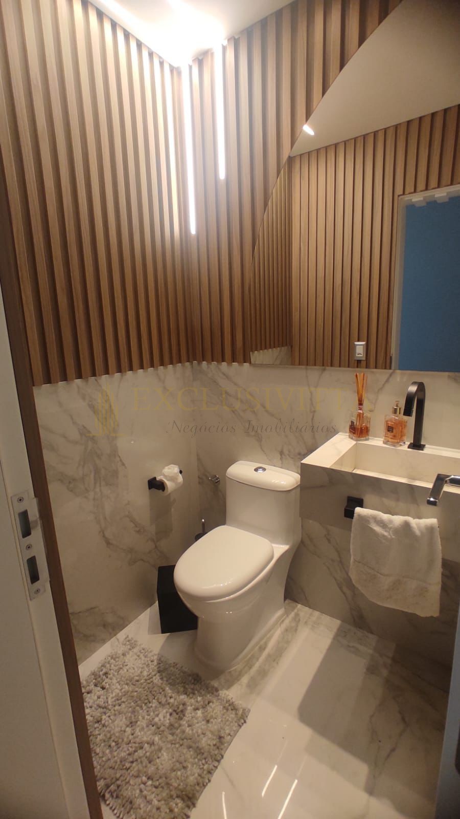 Lindo Apartamento com 4 suítes para Venda no bairro Pioneiros em Balneário Camboriú