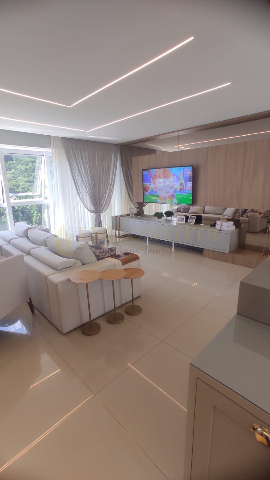 Lindo Apartamento com 4 suítes para Venda no bairro Pioneiros em Balneário Camboriú