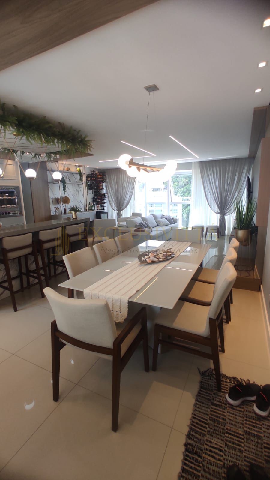 Lindo Apartamento com 4 suítes para Venda no bairro Pioneiros em Balneário Camboriú