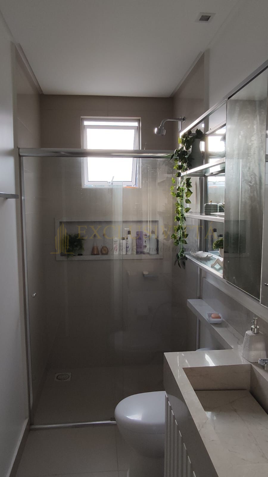 Lindo Apartamento com 4 suítes para Venda no bairro Pioneiros em Balneário Camboriú