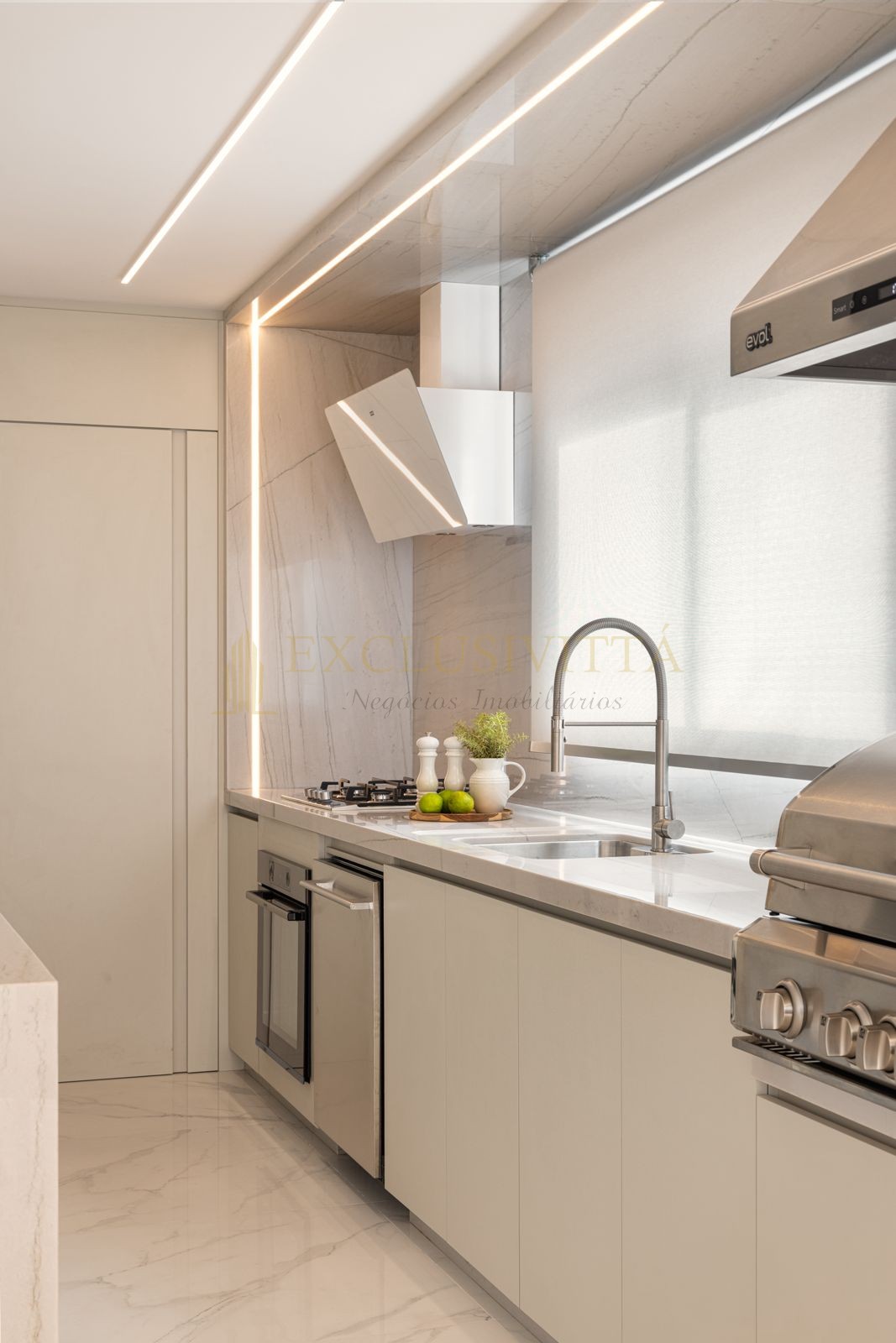 Apartamento 4 suítes para Venda no bairro Pioneiros em Balneário Camboriú