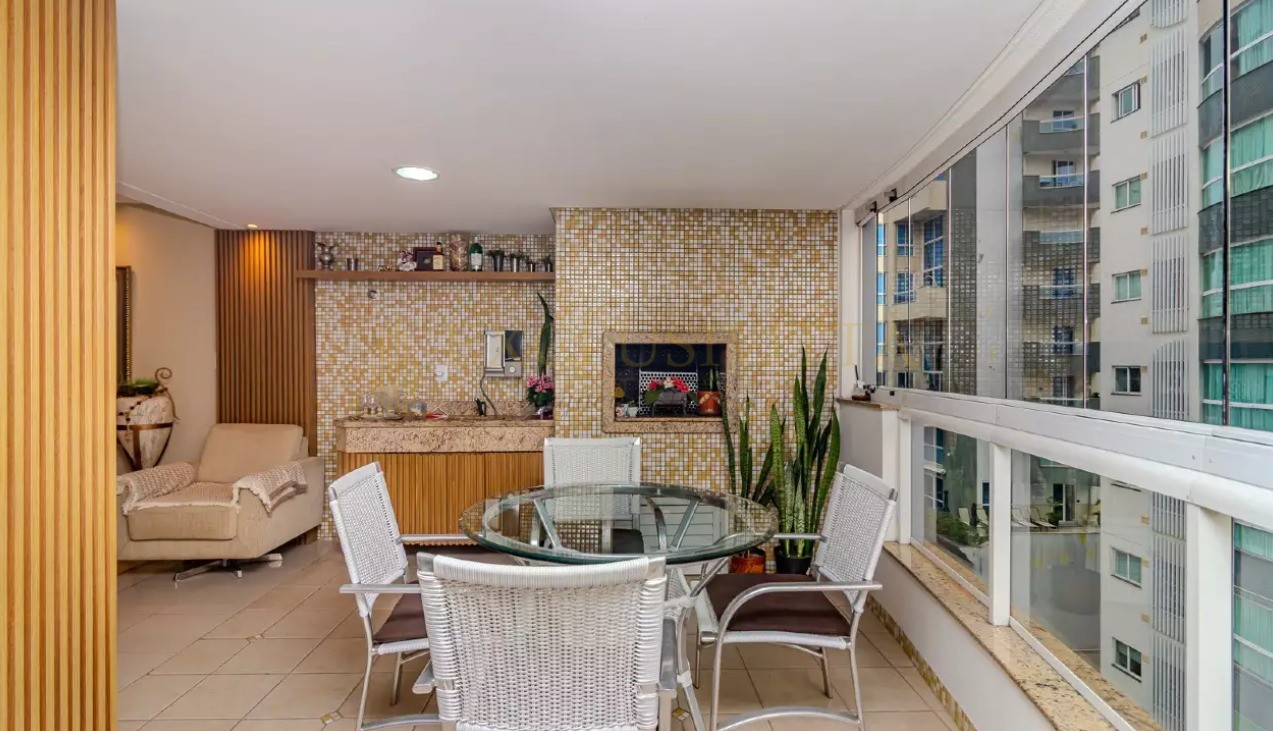 Apartamento mobiliado a 50 metros da Avenida Brasil