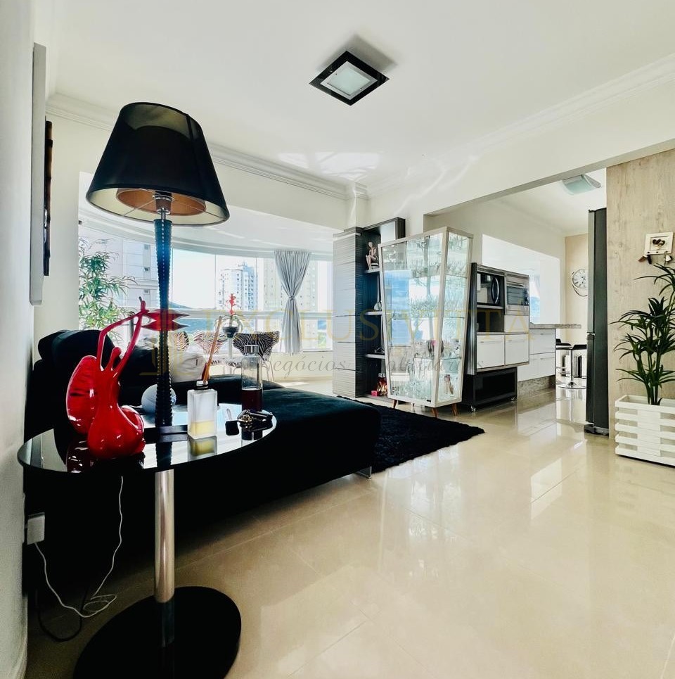 Apartamento exclusivo na quadra mar – 1 por andar | Vista para o mar e o rio
