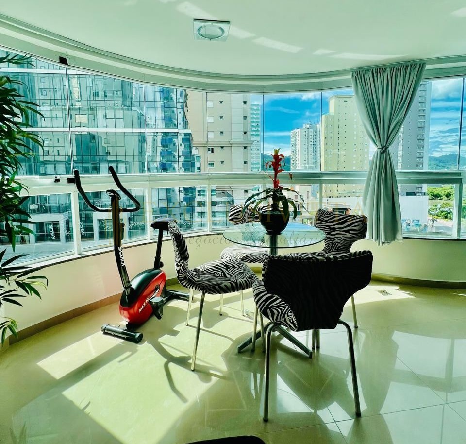 Apartamento exclusivo na quadra mar – 1 por andar | Vista para o mar e o rio