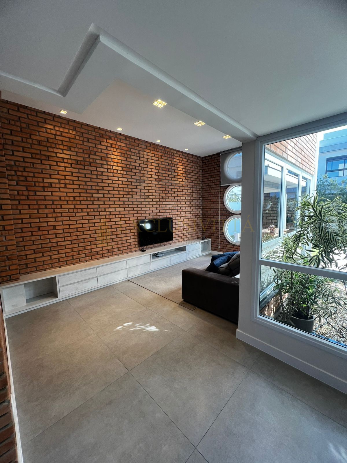 Linda Casa no  Condomínio Calêdonia
