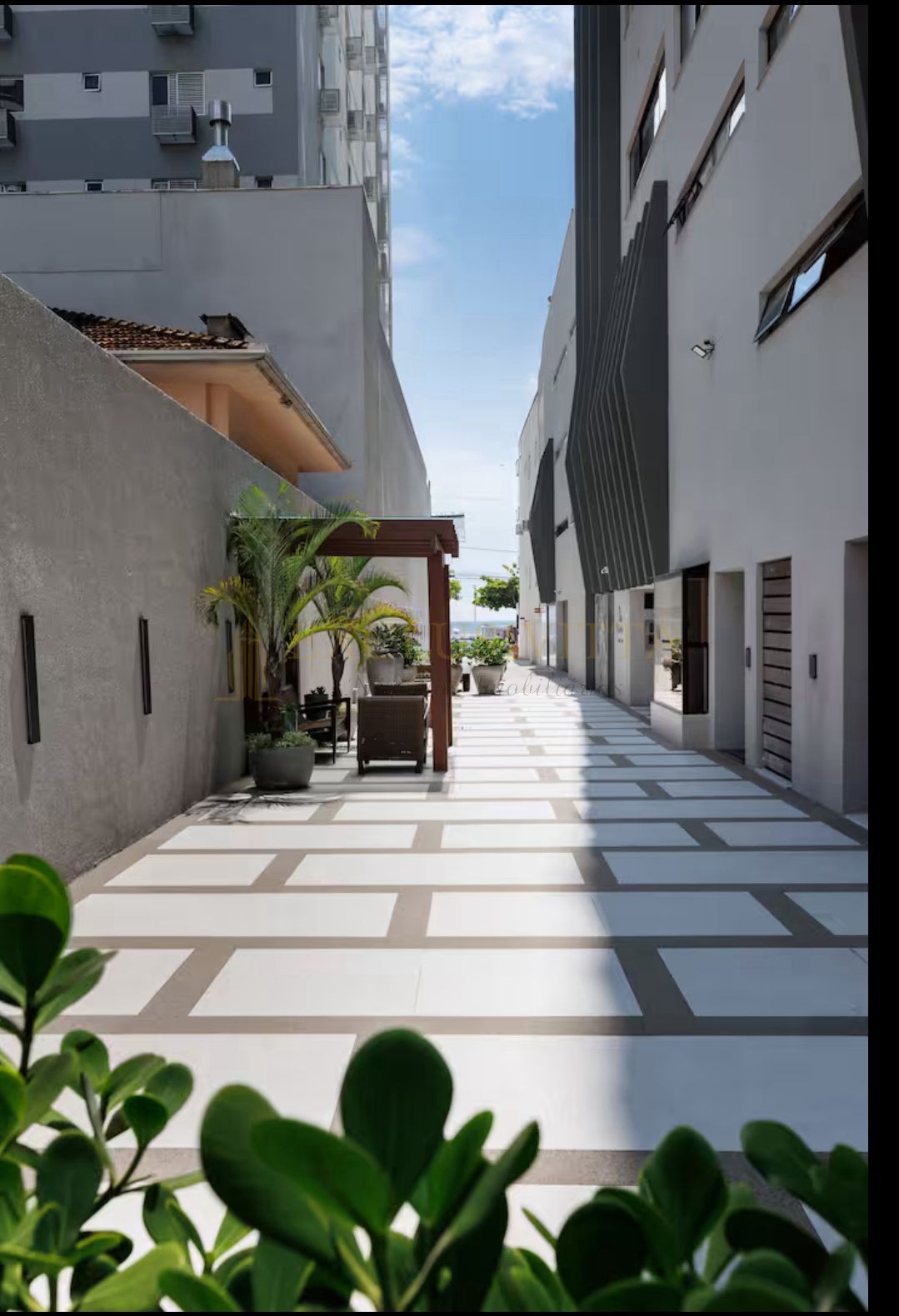 Apartamento à venda na quadra do mar com vista parcial para o mar – Balneário Cambor