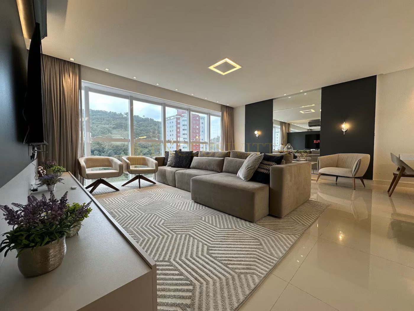 Apartamento 4 suítes ALTO PADRÃO para Locação Anual no bairro Pioneiros em Balneário Camboriú