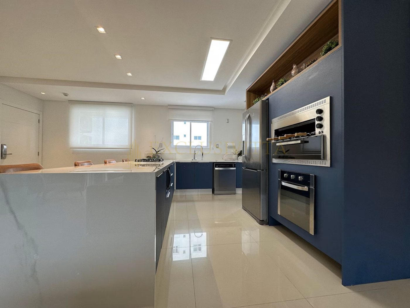 Apartamento 4 suítes ALTO PADRÃO para Locação Anual no bairro Pioneiros em Balneário Camboriú