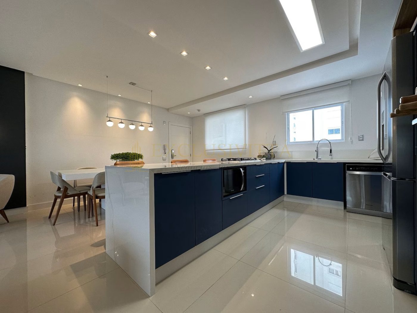 Apartamento 4 suítes ALTO PADRÃO para Locação Anual no bairro Pioneiros em Balneário Camboriú