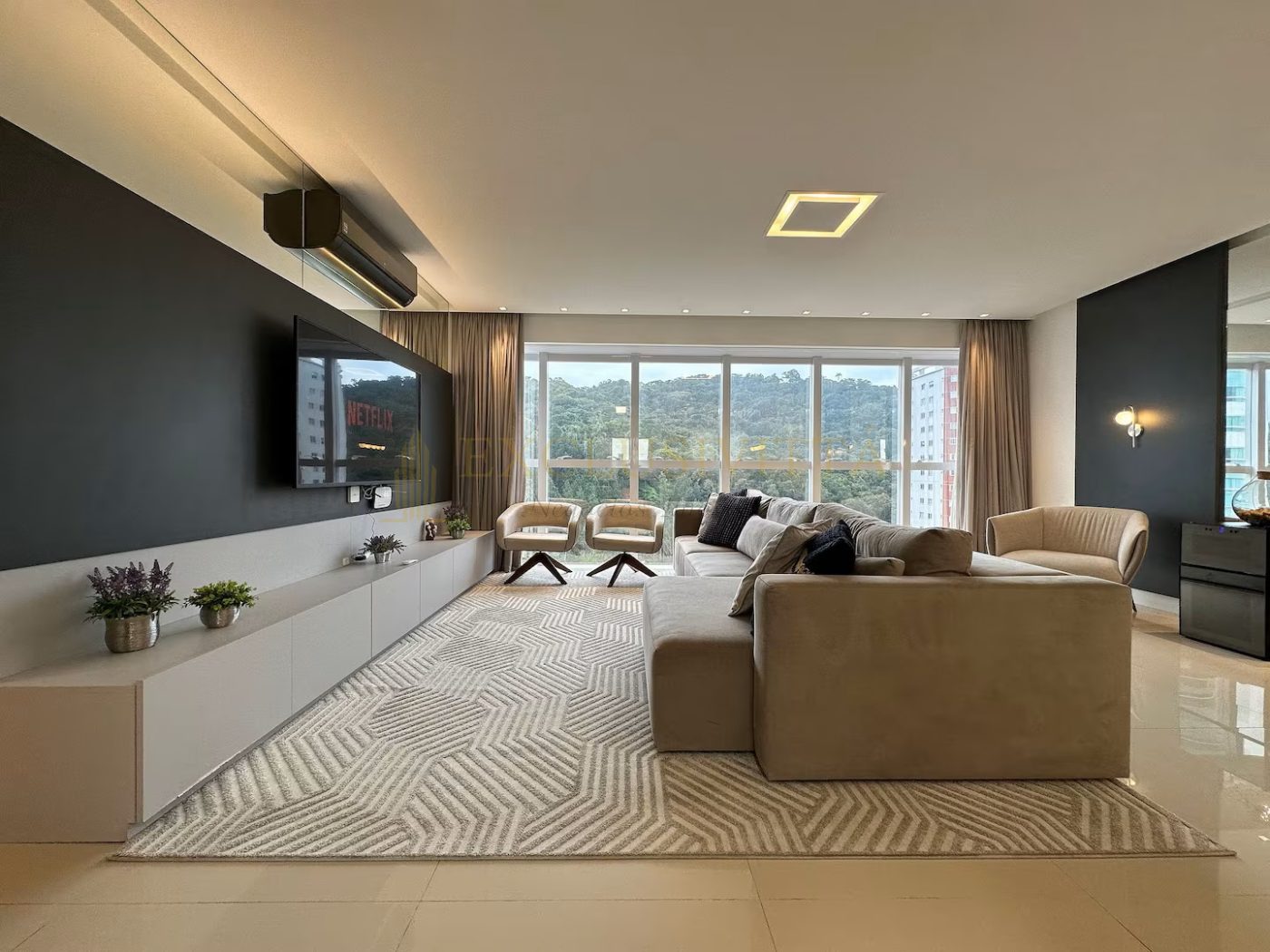 Apartamento 4 suítes ALTO PADRÃO para Locação Anual no bairro Pioneiros em Balneário Camboriú