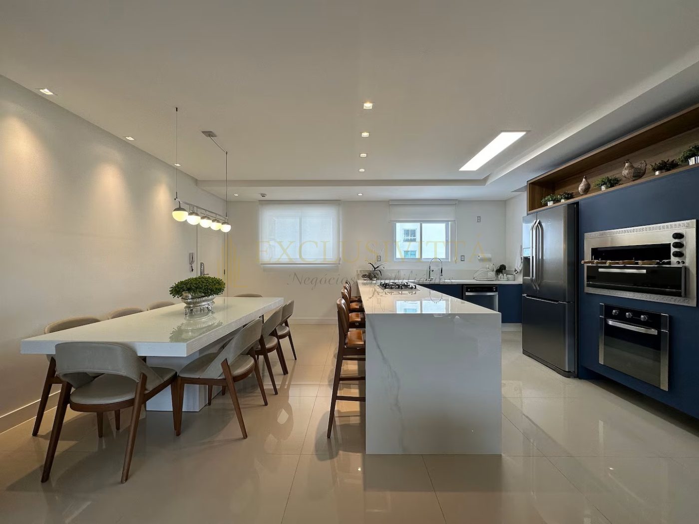 Apartamento 4 suítes ALTO PADRÃO para Locação Anual no bairro Pioneiros em Balneário Camboriú