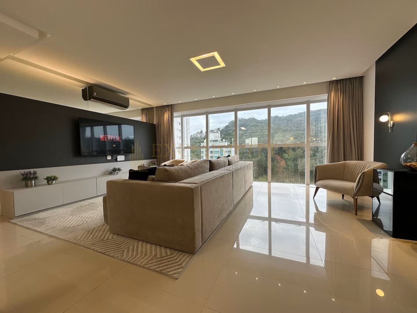 Apartamento 4 suítes ALTO PADRÃO para Locação Anual no bairro Pioneiros em Balneário Camboriú