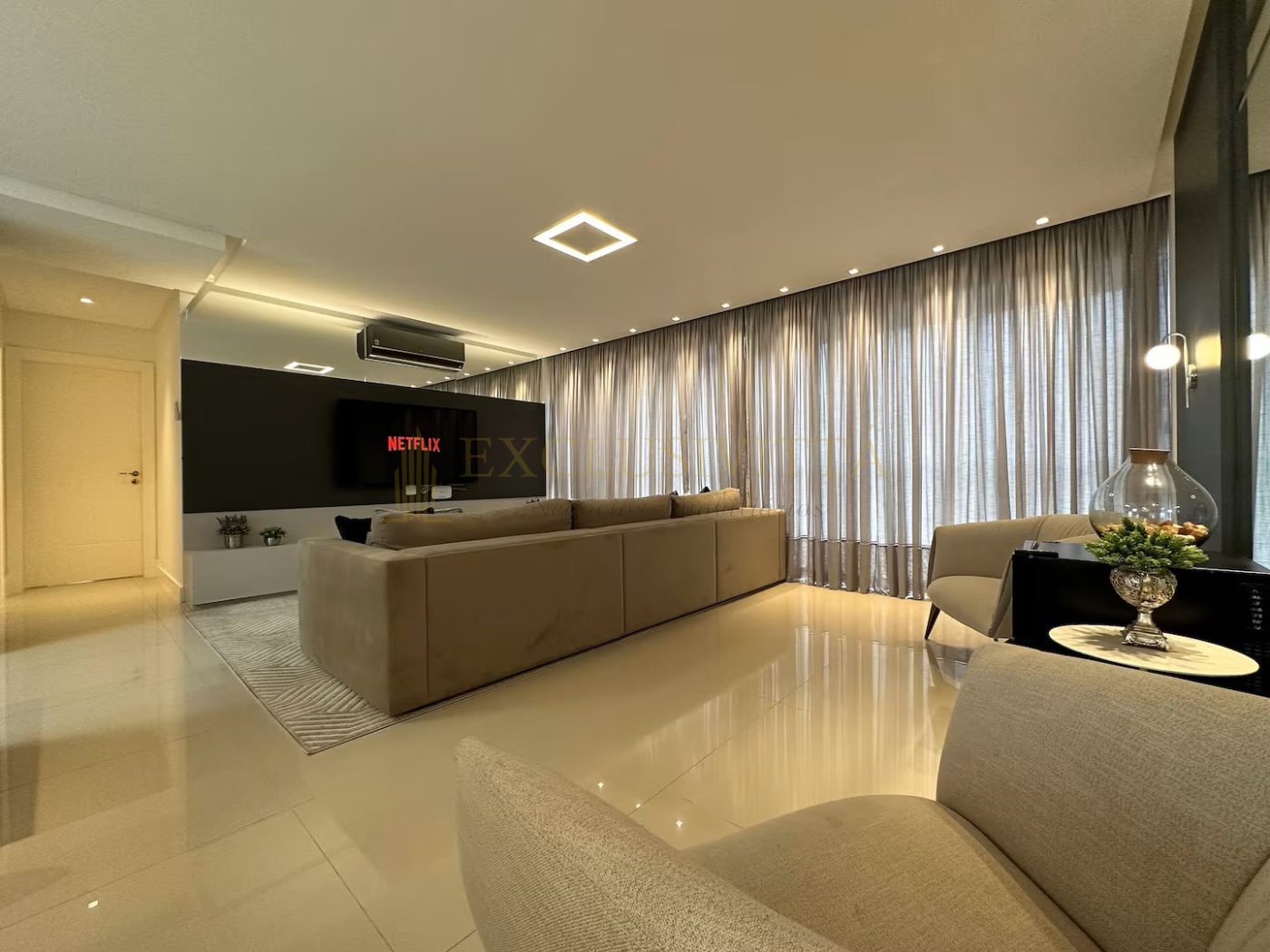 Apartamento 4 suítes ALTO PADRÃO para Locação Anual no bairro Pioneiros em Balneário Camboriú
