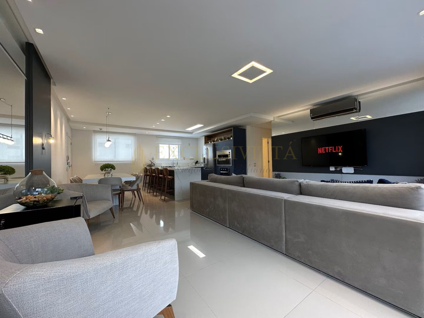 Apartamento 4 suítes ALTO PADRÃO para Locação Anual no bairro Pioneiros em Balneário Camboriú