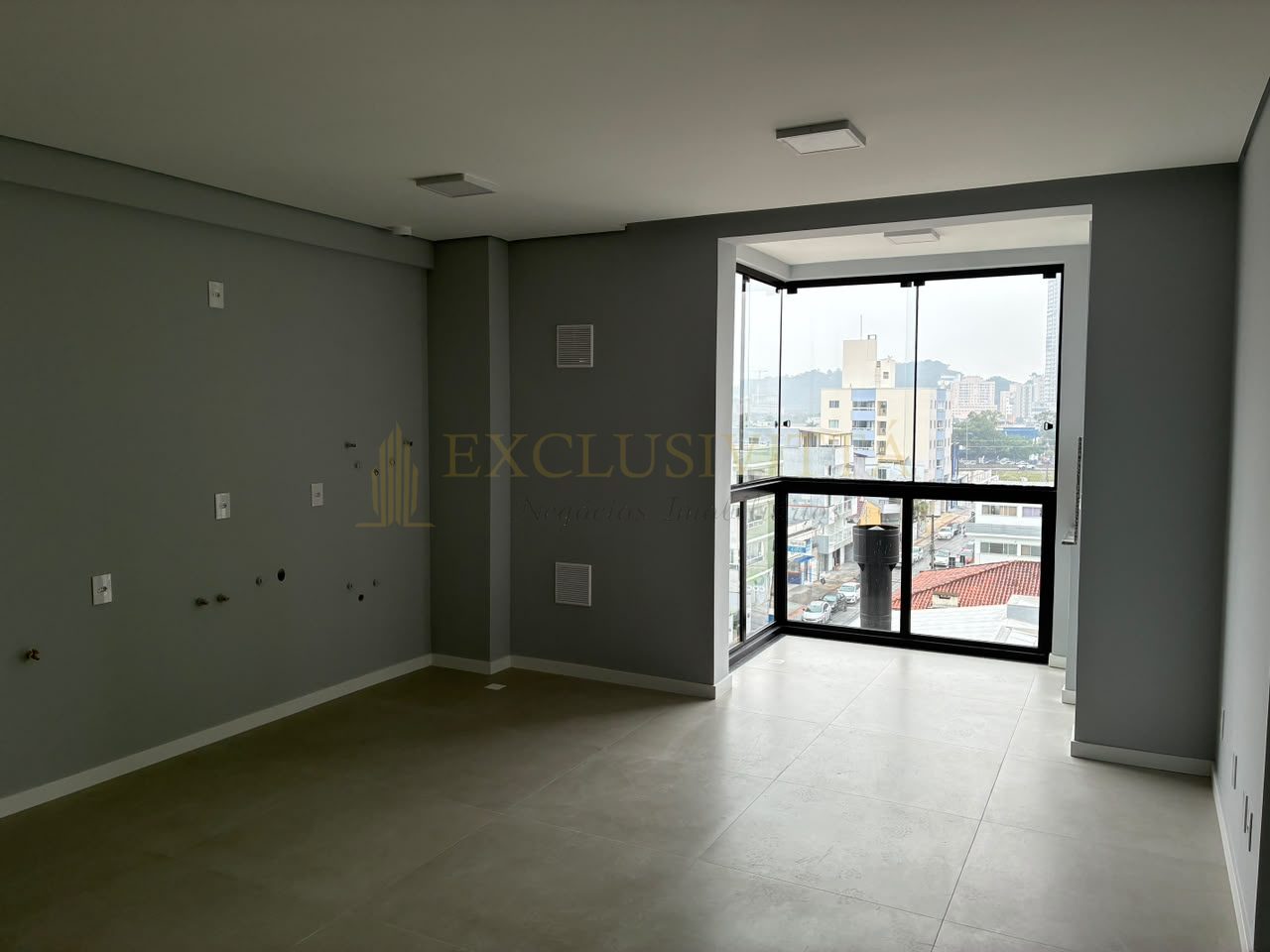 Apartamento 2 quartos para Locação Anual no bairro Centro em Balneário Camboriú