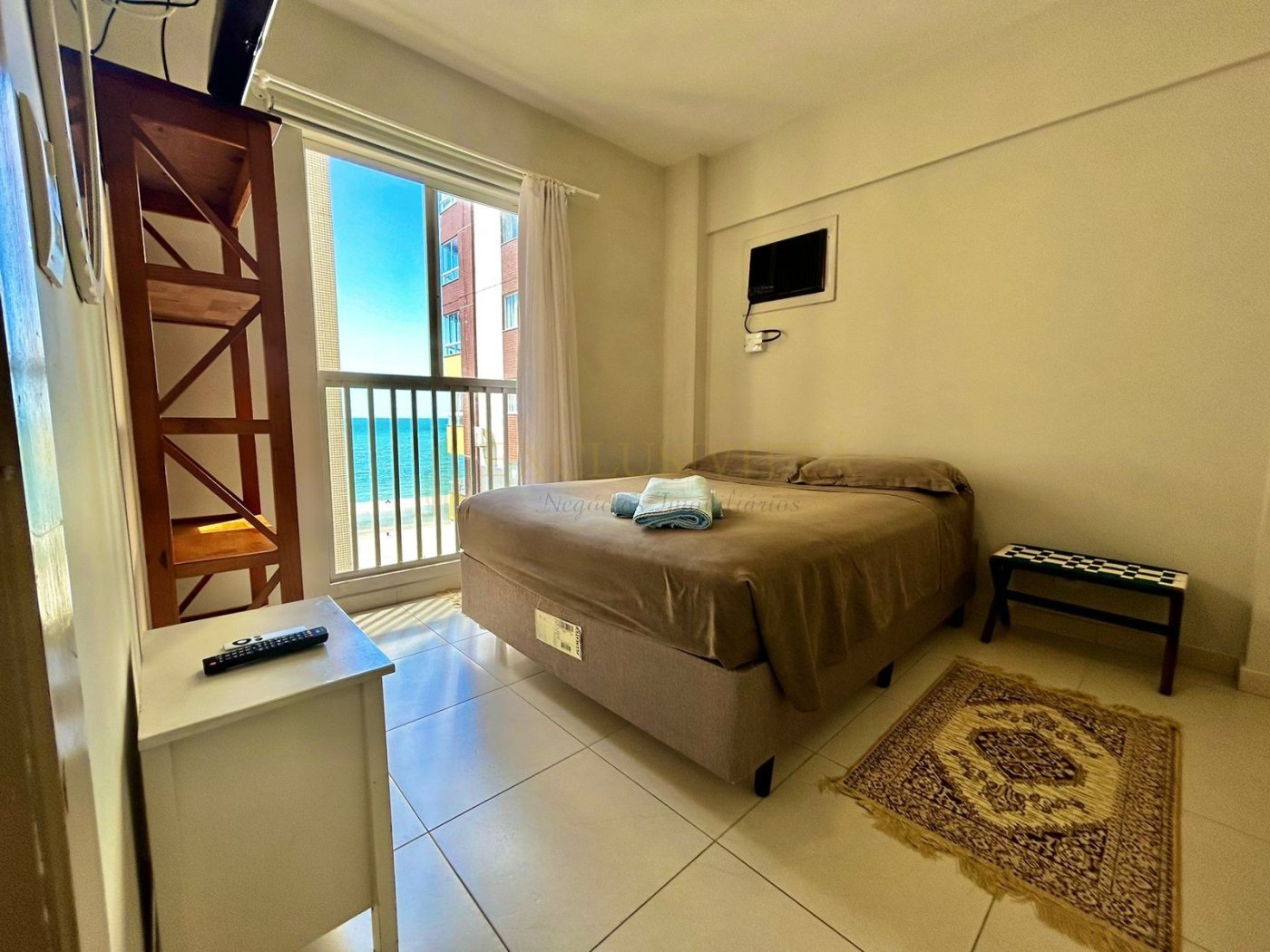 Apartamento com 3 quartos sendo uma suíte a venda na Avenida Atlântica