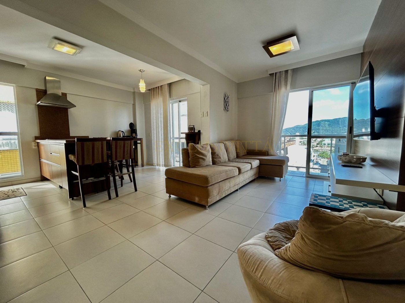 Apartamento com 3 quartos sendo uma suíte a venda na Avenida Atlântica