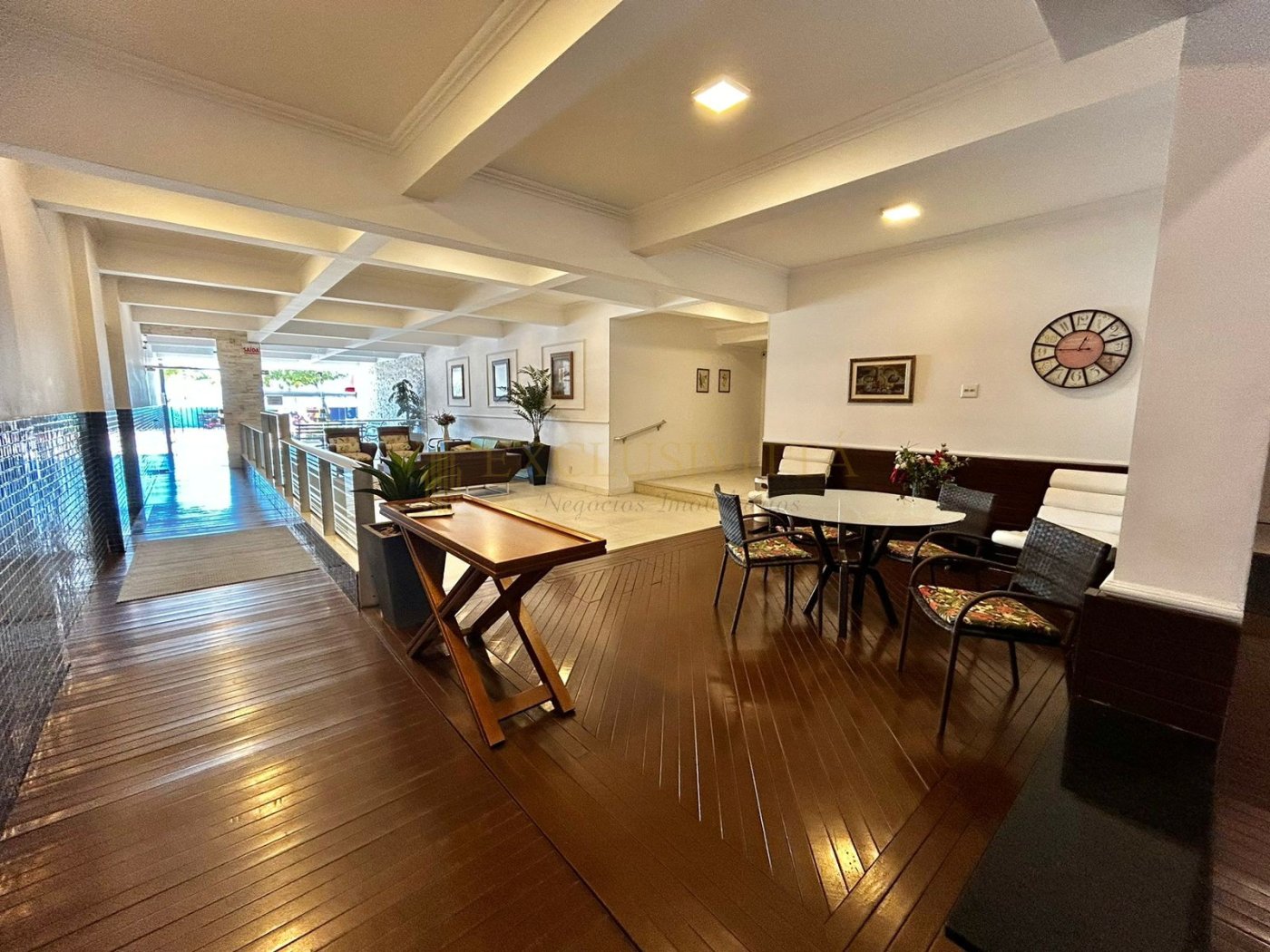 Apartamento com 3 quartos sendo uma suíte a venda na Avenida Atlântica