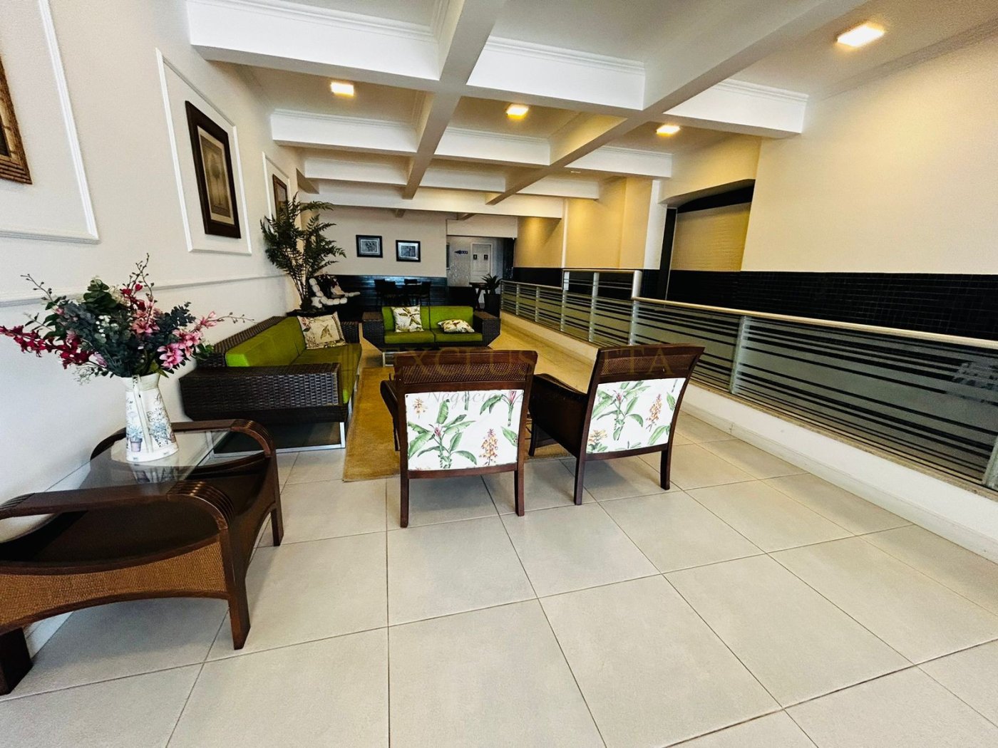 Apartamento com 3 quartos sendo uma suíte a venda na Avenida Atlântica