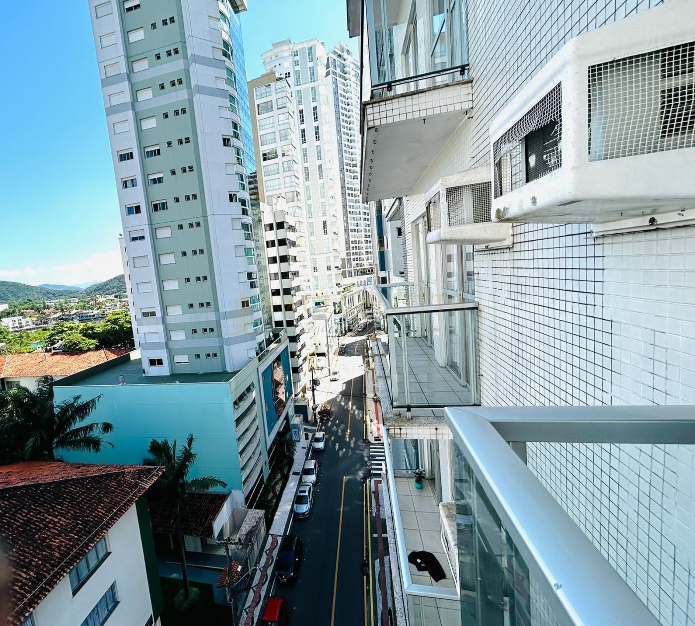 Apartamento com 3 quartos sendo uma suíte a venda na Avenida Atlântica