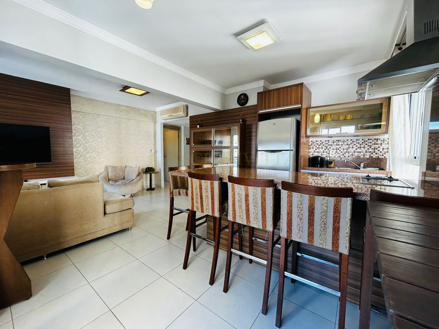 Apartamento com 3 quartos sendo uma suíte a venda na Avenida Atlântica
