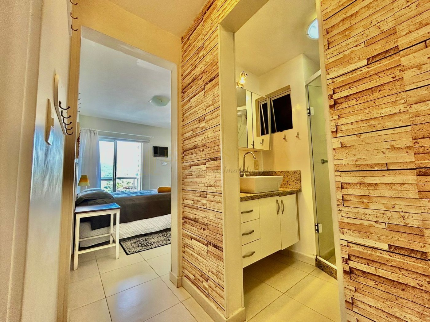 Apartamento com 3 quartos sendo uma suíte a venda na Avenida Atlântica