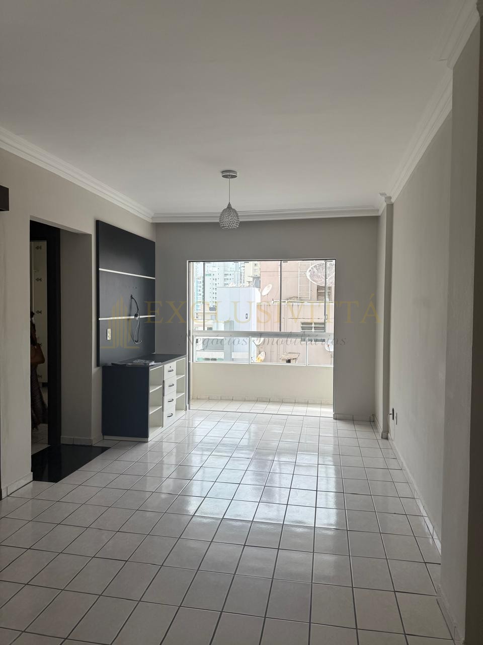 Apartamento com dois quartos em ótima localizaçao