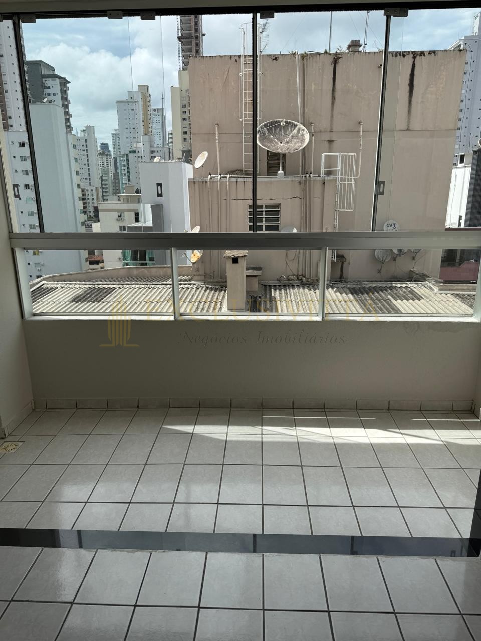 Apartamento com dois quartos em ótima localizaçao