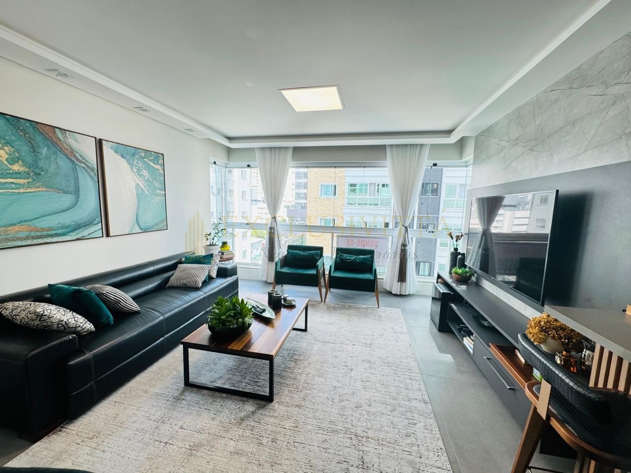 Lindo apartamento com 3 suítes a venda na área mais procurada de Balneário Camboriú